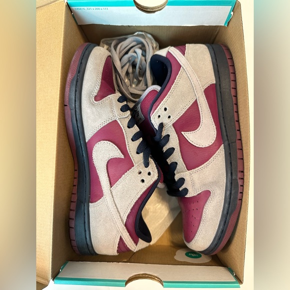 🔥Nike SB Dunk Low Atmosphere Grey True Berry Size 8.5 - Picture 2 of 16